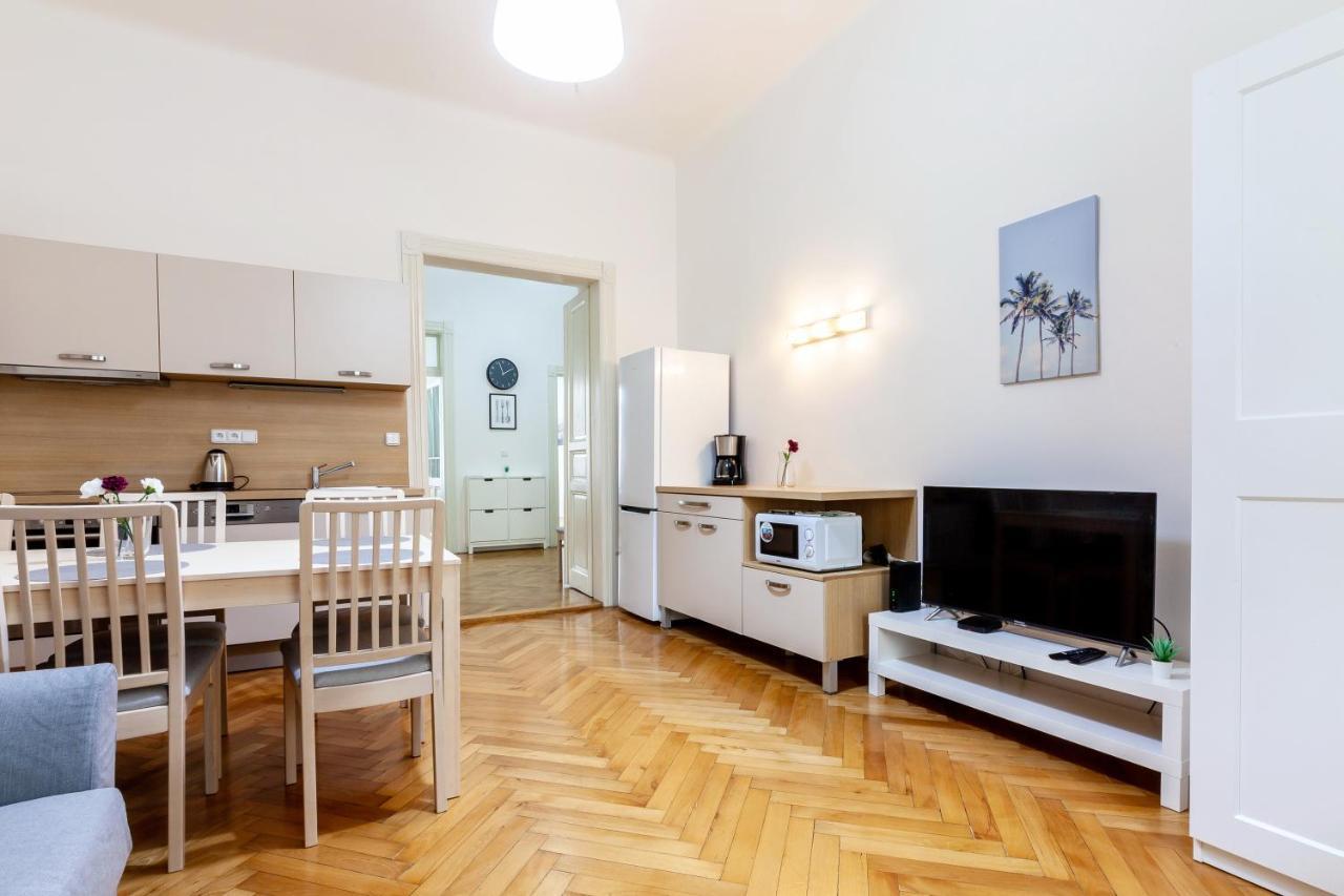City Castle Aparthotel Прага Екстер'єр фото